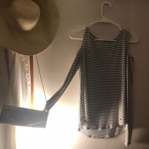 Long sleeved tshirt with cut out shoulders